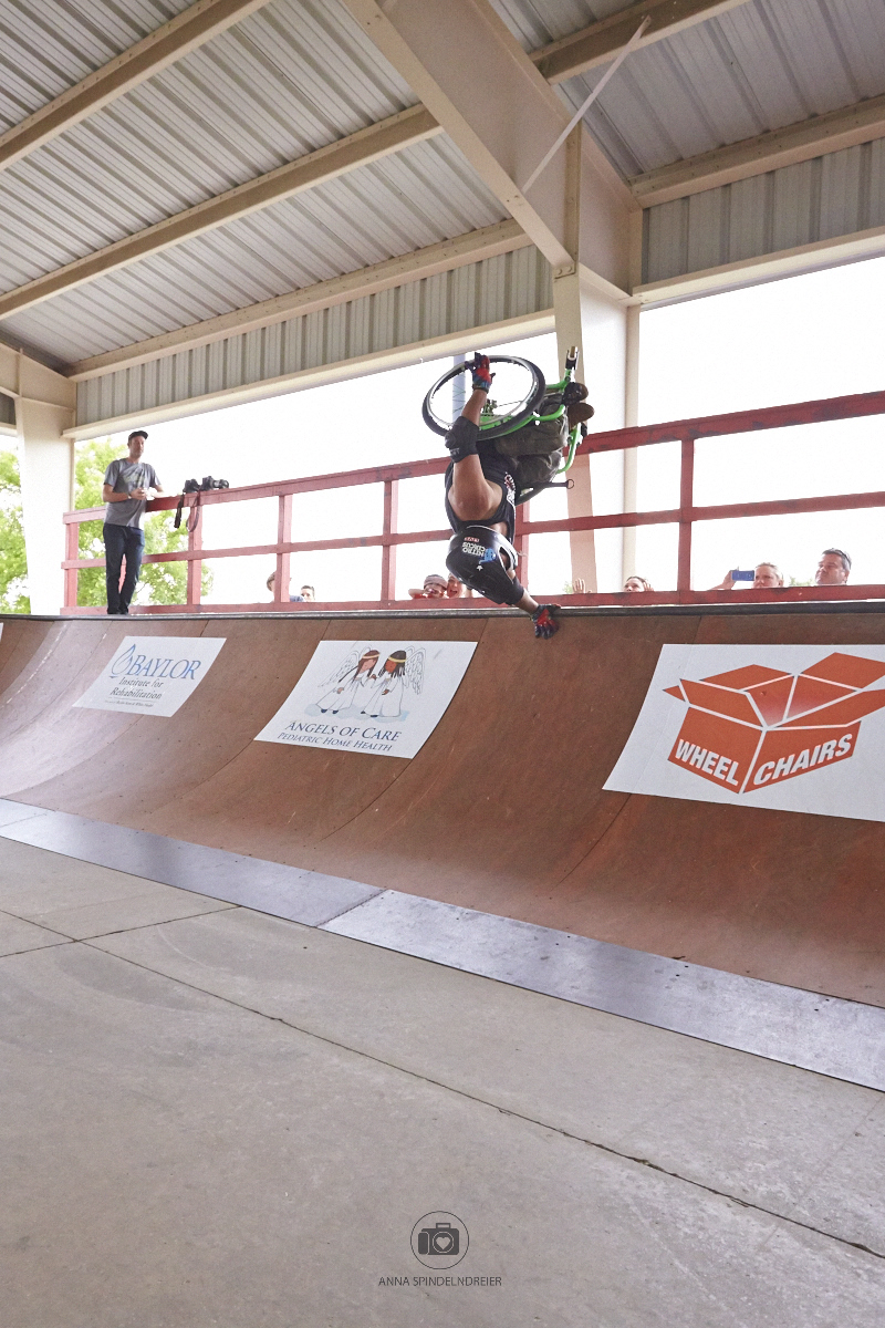 Aarons perfekte Handplants waren sicher ein Grund für seinen Sieg - Foto: Anna Spindelndreier