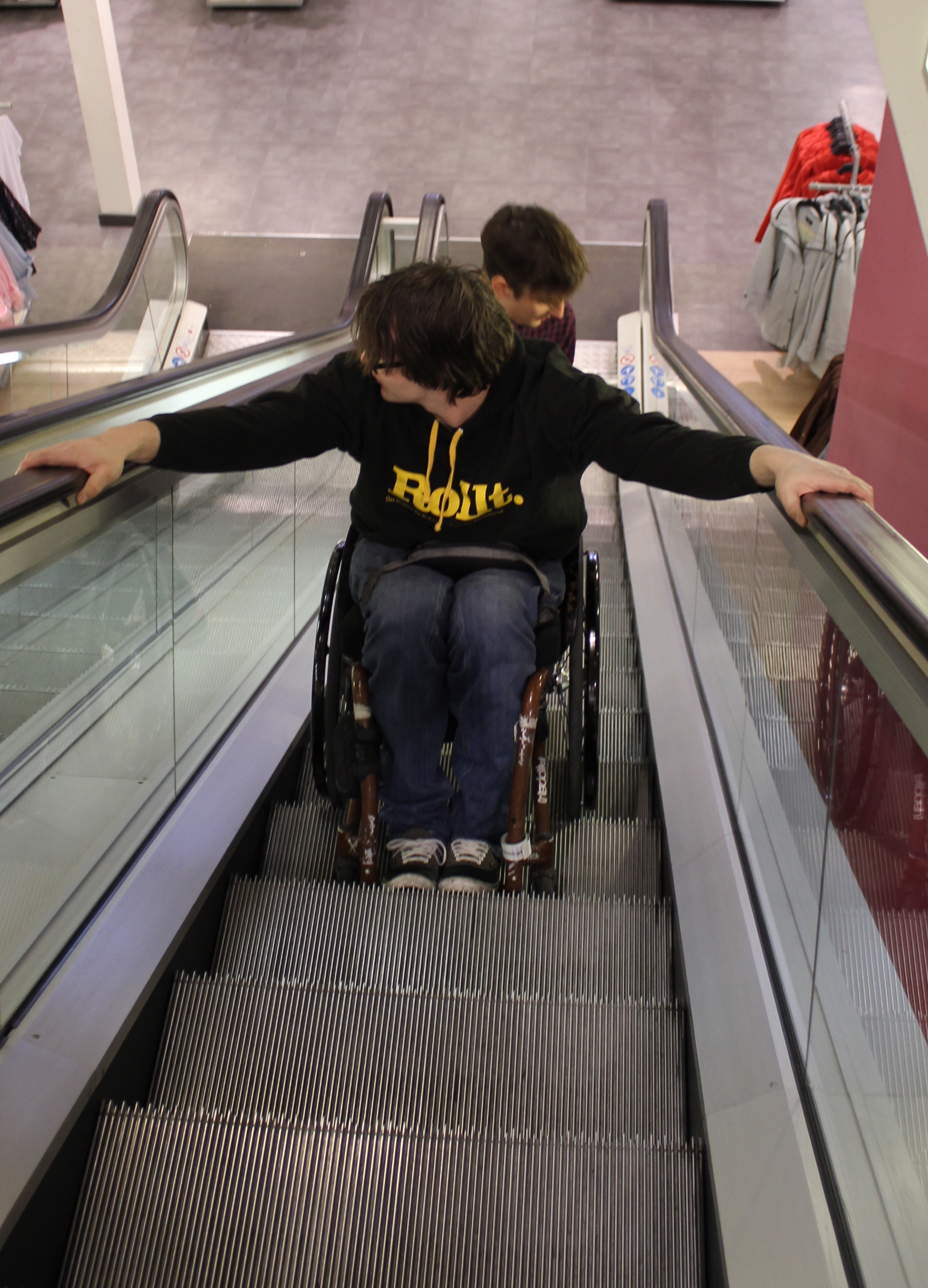 Auch Rolltreppe fahren muss gelernt sein