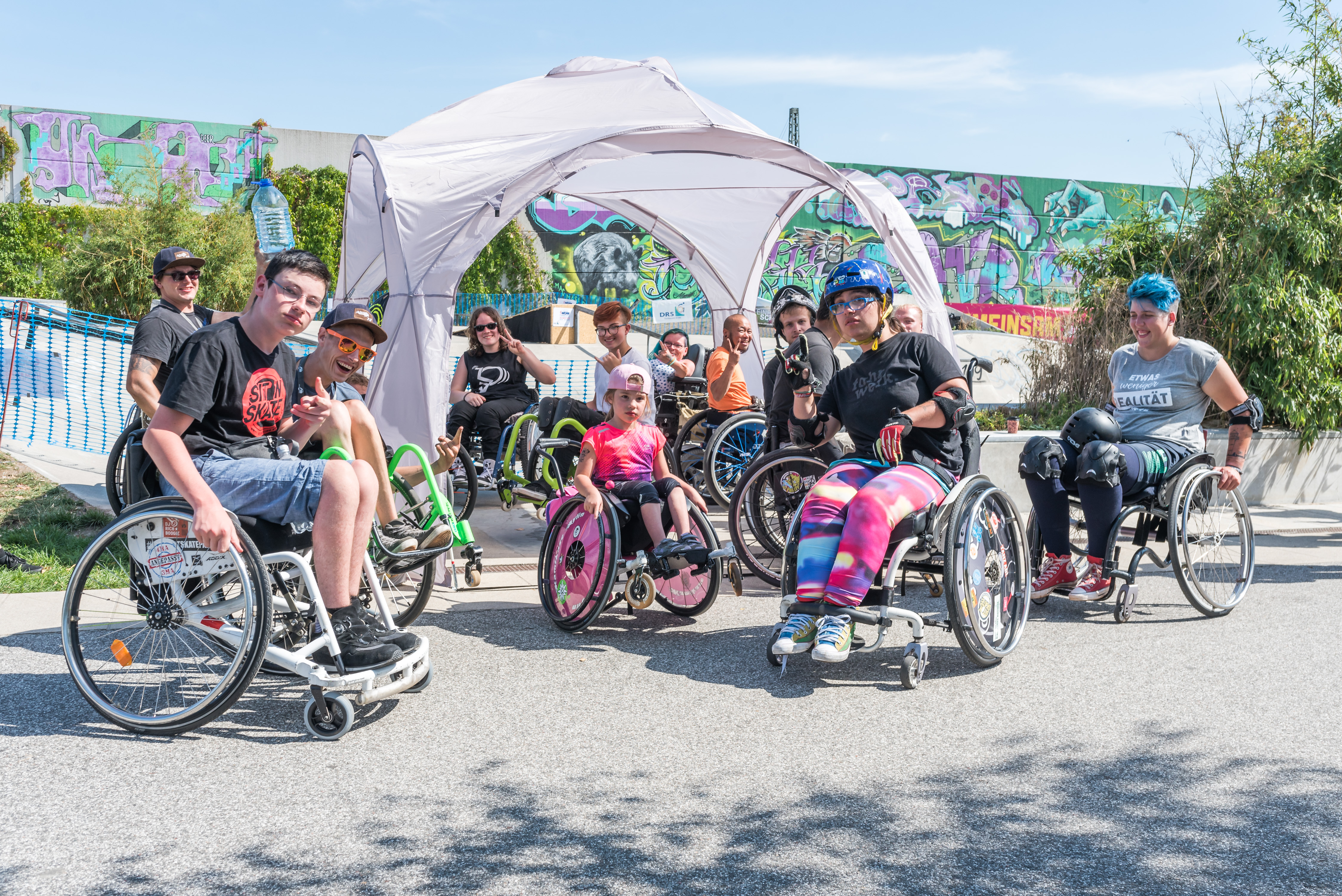 Die ganze Crew - und Aylin mittendrin! - Foto: DRS|Mandau